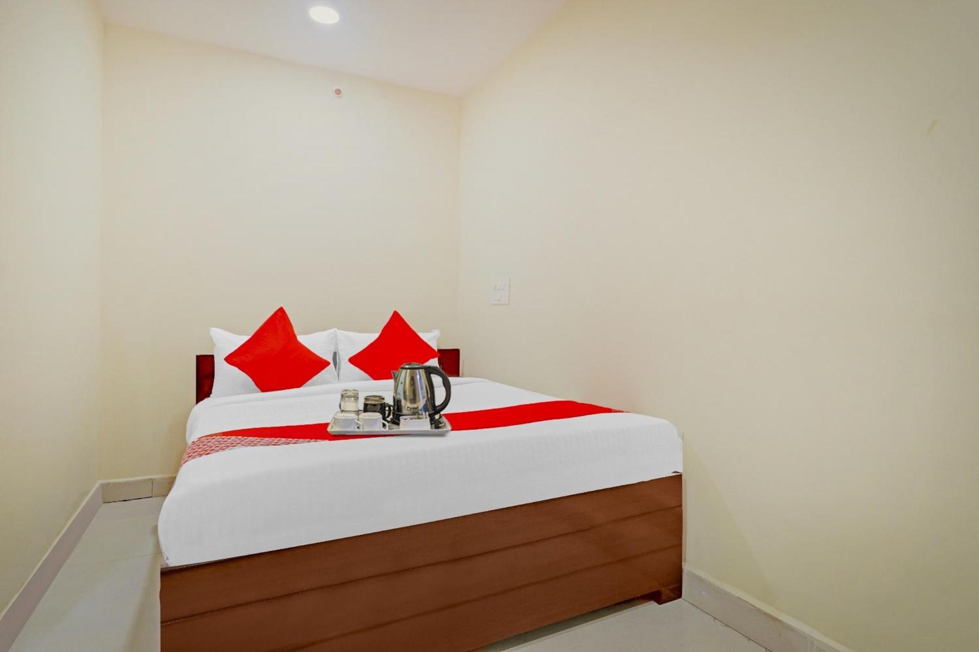 Hotel O Aayush Stay Inn Hyderabad Exterior foto